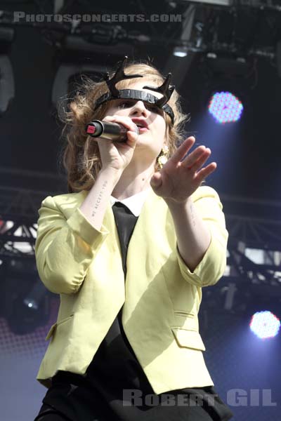 CHRISTINE AND THE QUEENS - 2012-07-20 - PARIS - Parvis de l'Hotel de Ville - 